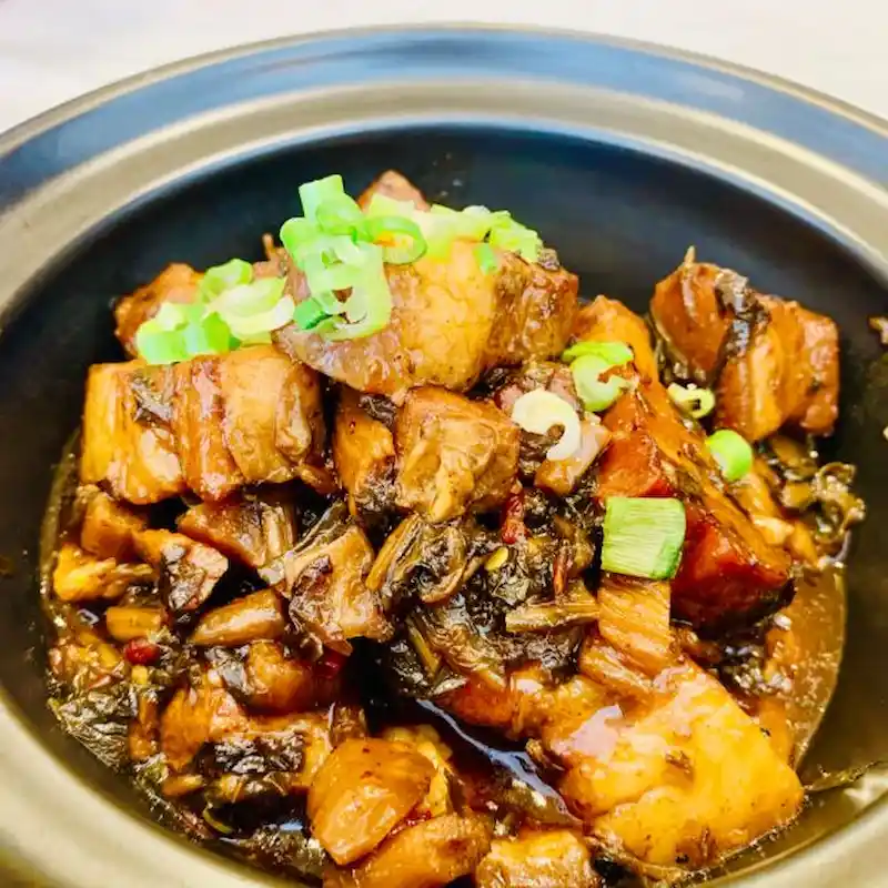 剁椒梅菜烧肉 Braised Pork with Chopped Red Peppers